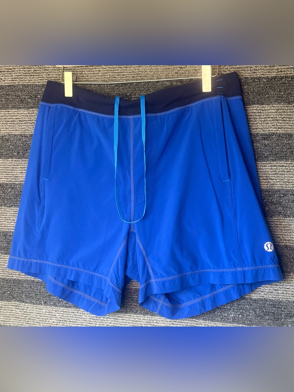 Lululemon Men’s Royal Blue Athletic Shorts with Contrast Drawcord Medium